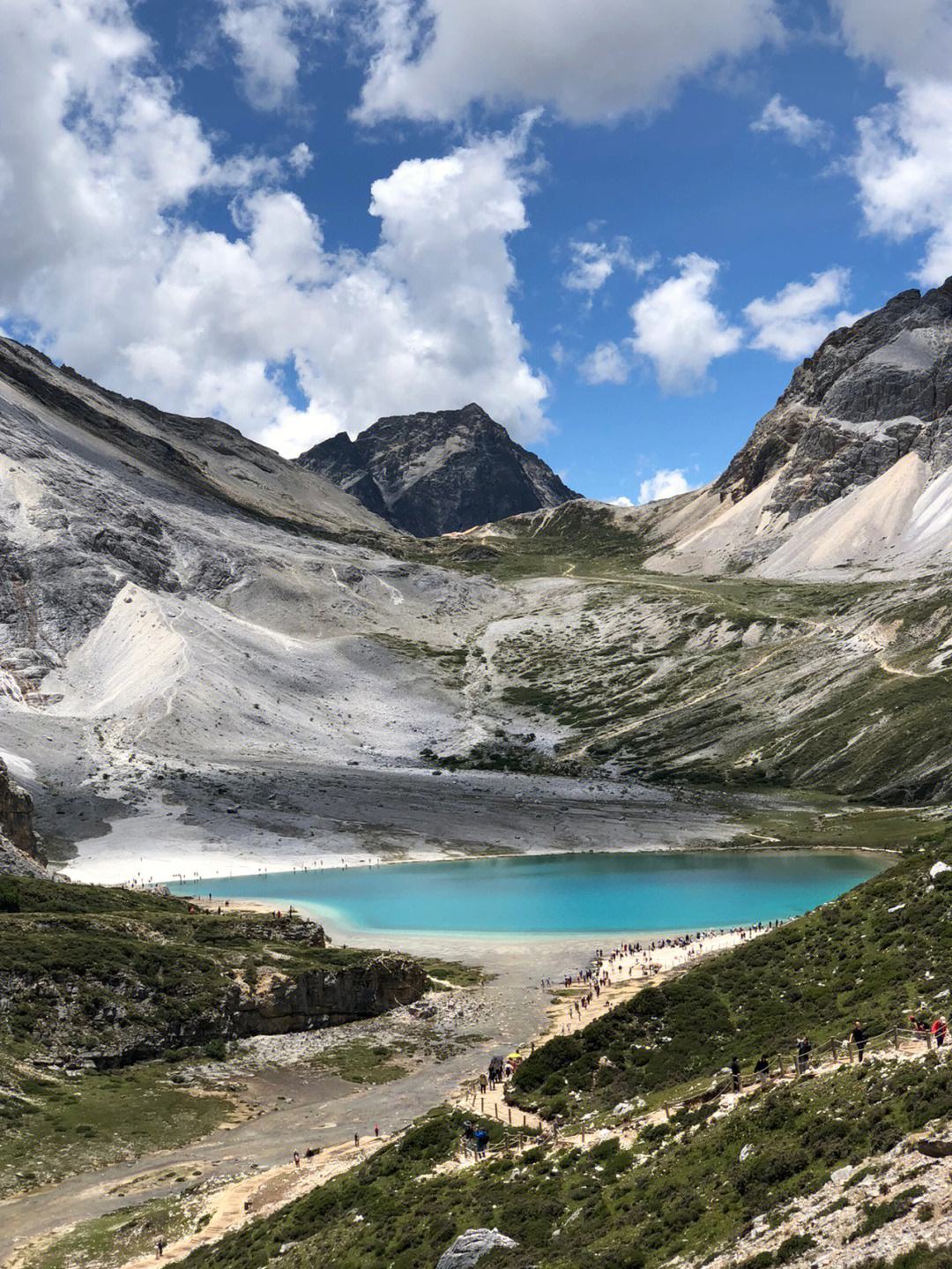 五一去哪玩五彩湖最好 你知道美丽的五彩湖在哪儿吗?除此之外你还